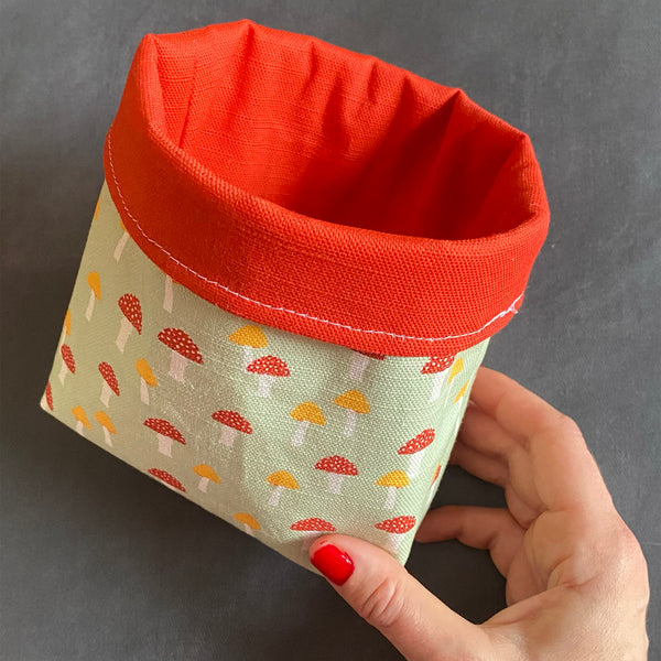 Small Plant cosy or basket | Mushroom print