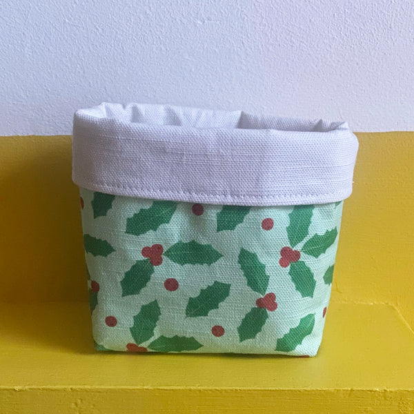 Small plant cosy or basket | holly print
