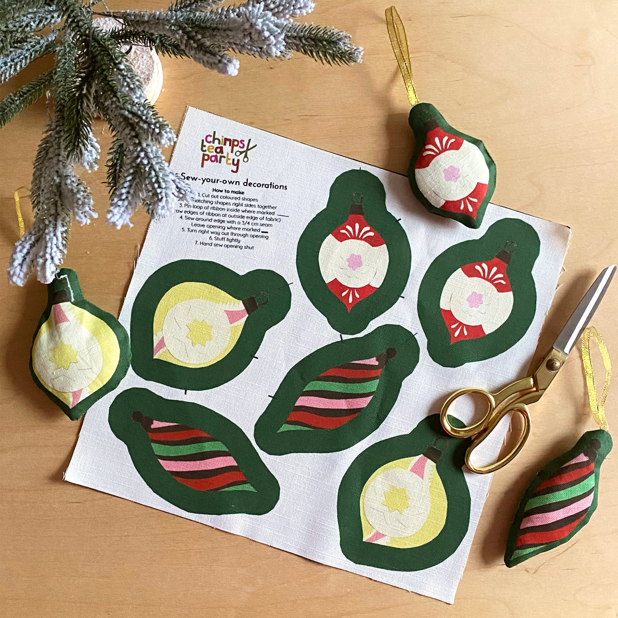 Make Your Own Set of Vintage Bauble Christmas Tree Decorations