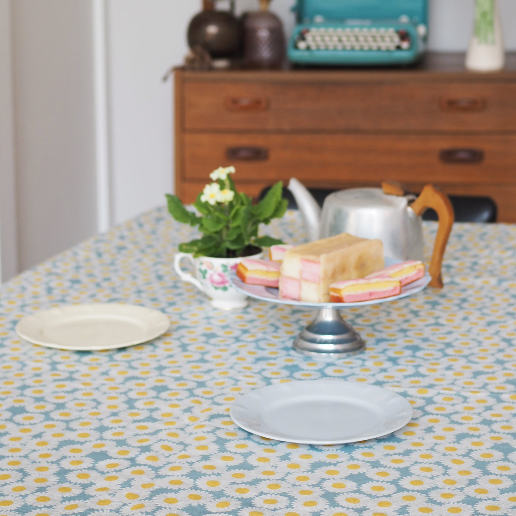 Made to order | Spring daisy tablecloth